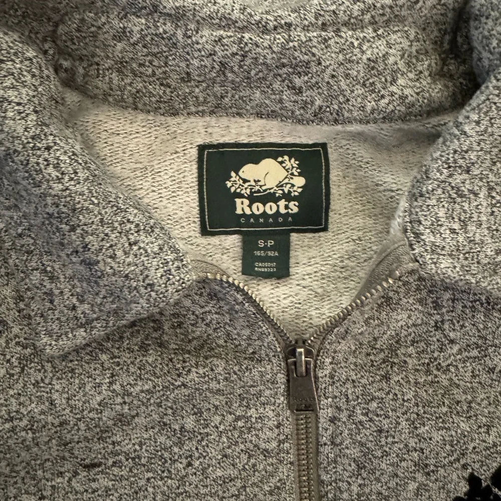 ROOTS Men’s  Heather Gray 1/4 Zip Sweater Size Small